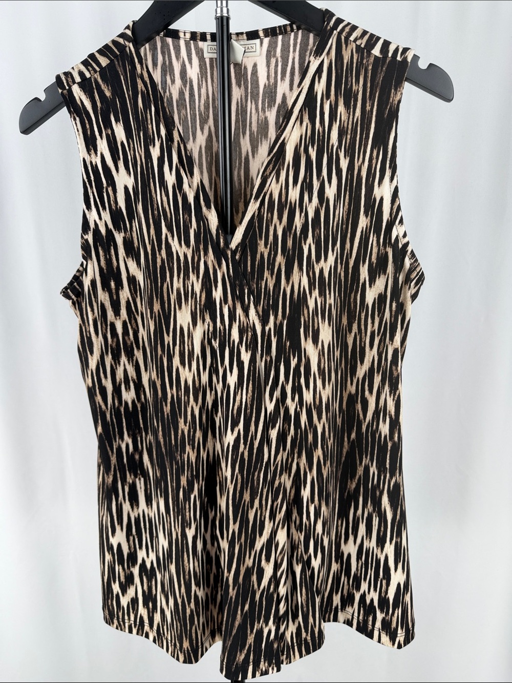 Dana Buchman Sleeveless V-Neck Animal Print Tank Top in Black and Cream
